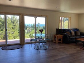 860 Stagecoach Ln in Port Orford, OR - Building Photo - Building Photo