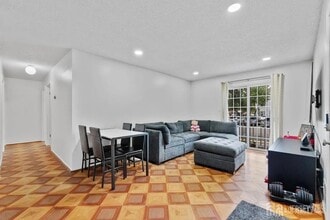 251 Kempsey Dr in North Brunswick, NJ - Building Photo - Building Photo