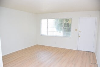 218 S 14th St in Las Vegas, NV - Building Photo - Building Photo