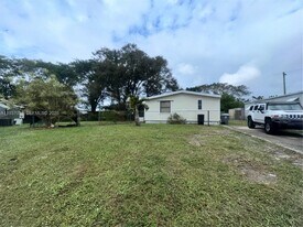 10492 S 228th Ln in Boca Raton, FL - Building Photo
