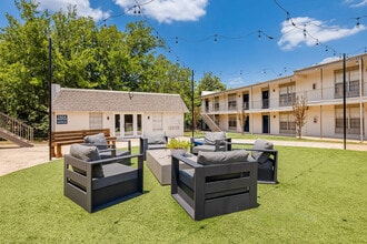 Villas at 1404 in Fort Worth, TX - Foto de edificio - Building Photo