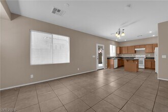 10573 Allegrini Dr in Las Vegas, NV - Building Photo - Building Photo