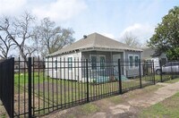 2211 Davis St photo'