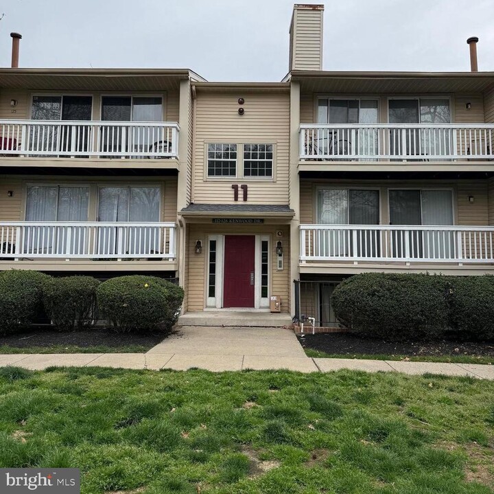 122 Kenwood Dr in Sicklerville, NJ - Building Photo