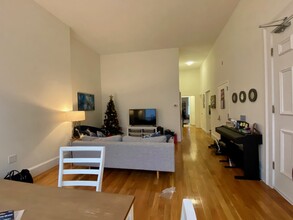 525 Massachusetts Ave, Unit 4 in Boston, MA - Building Photo - Building Photo