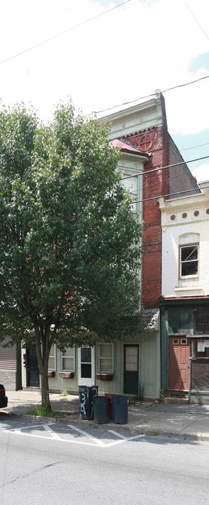 207 N Main St in Gloversville, NY - Foto de edificio