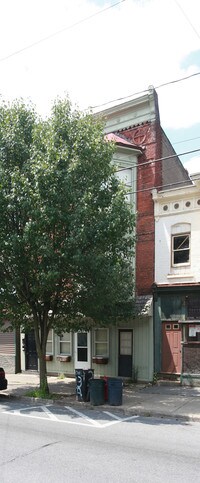 Building Photo - 207 N Main St Apartments in Gloversville, New York
