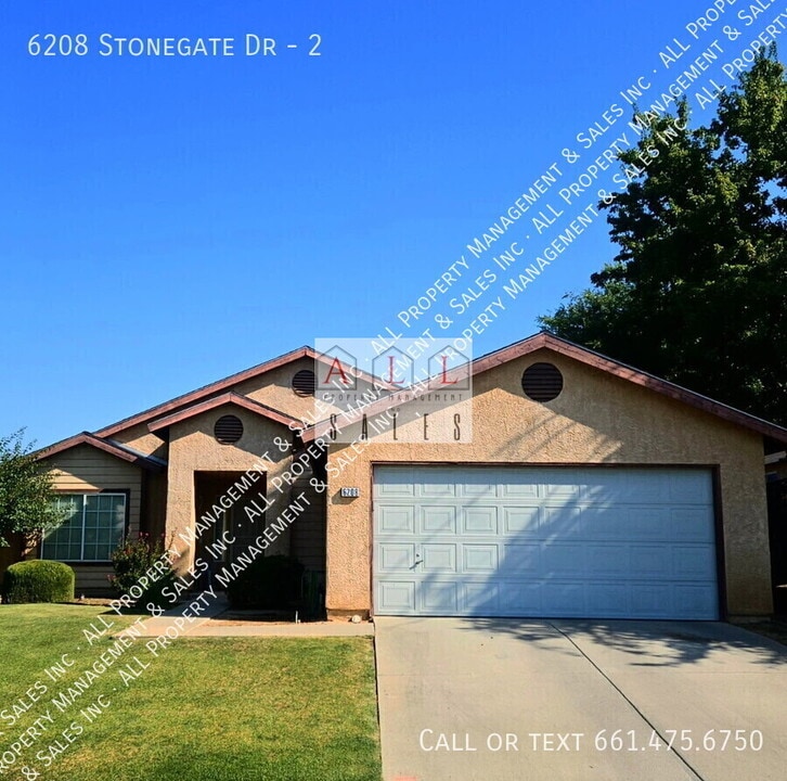 6208 Stonegate Dr in Bakersfield, CA - Building Photo