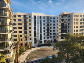 17890 W Dixie Hwy in North Miami Beach, FL - Building Photo