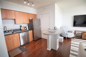 1330 West Ave, Unit 803 in Miami Beach, FL - Building Photo - Building Photo