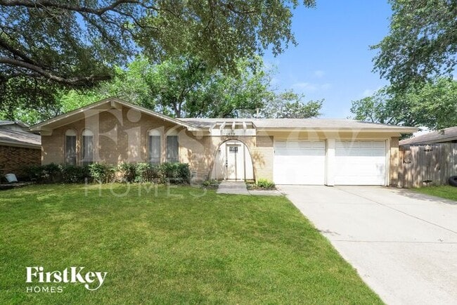 1409 Harrison Ln in Hurst, TX - Foto de edificio - Building Photo