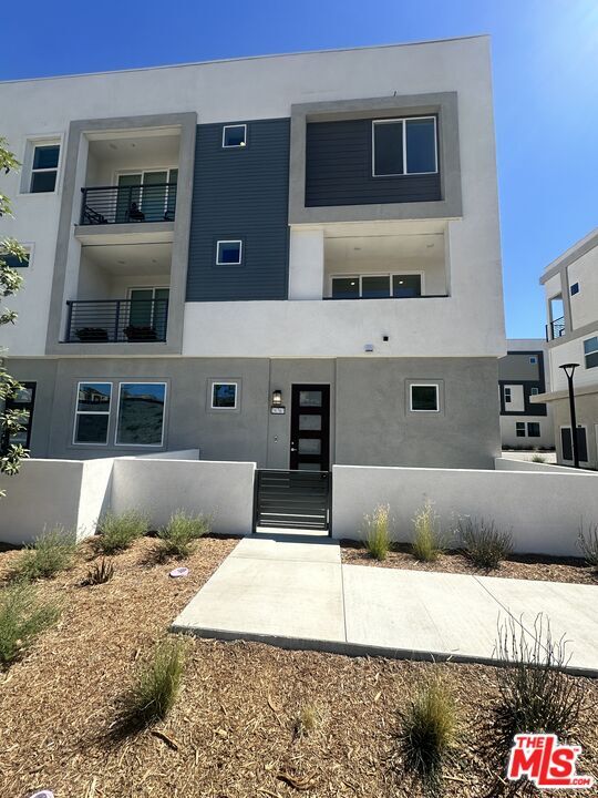 26767 Keystone Lp in Valencia, CA - Foto de edificio - Building Photo