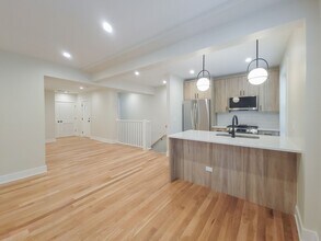 2019 W Ainslie St, Unit 1 in Chicago, IL - Building Photo - Building Photo
