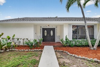 1002 Julia Heights Dr in Lantana, FL - Building Photo - Building Photo