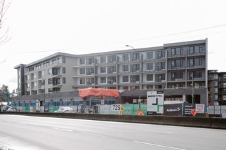 725 Marine Dr in North Vancouver, BC - Building Photo - Building Photo