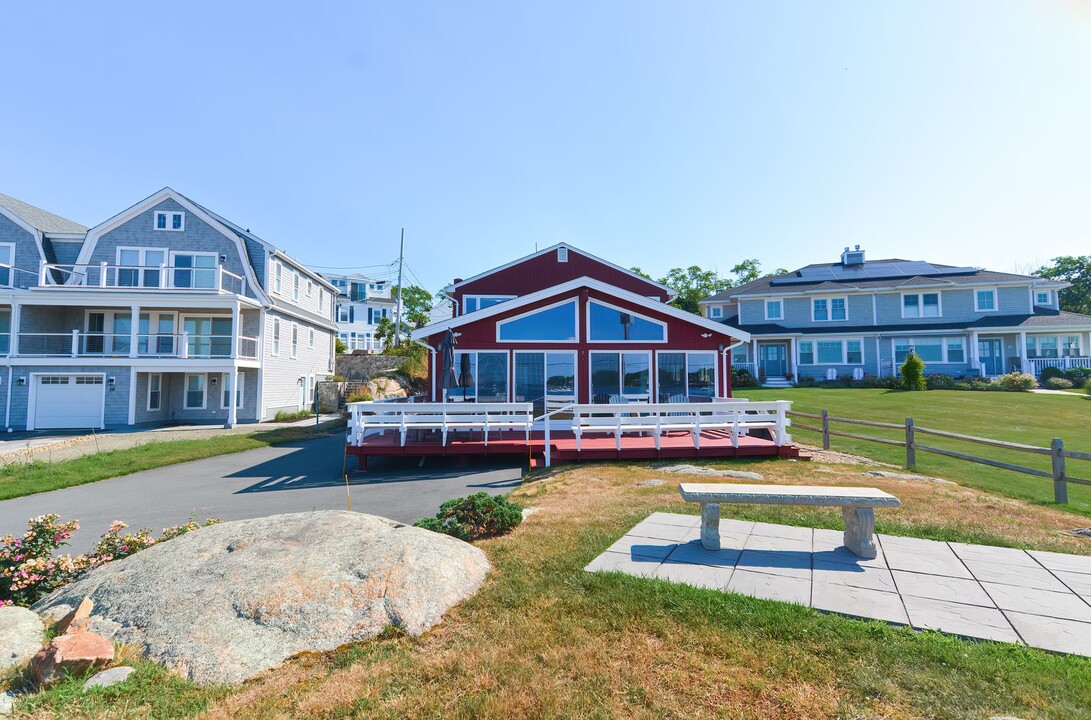 2 Eastern Point Blvd in Gloucester, MA - Building Photo