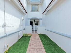 11512 NW 48th Terrace in Doral, FL - Building Photo - Building Photo