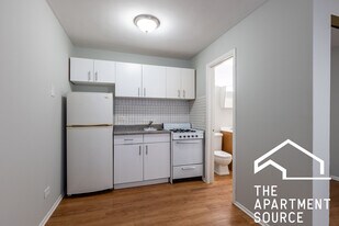 4608 N Dover St, Unit 2C in Chicago, IL - Building Photo