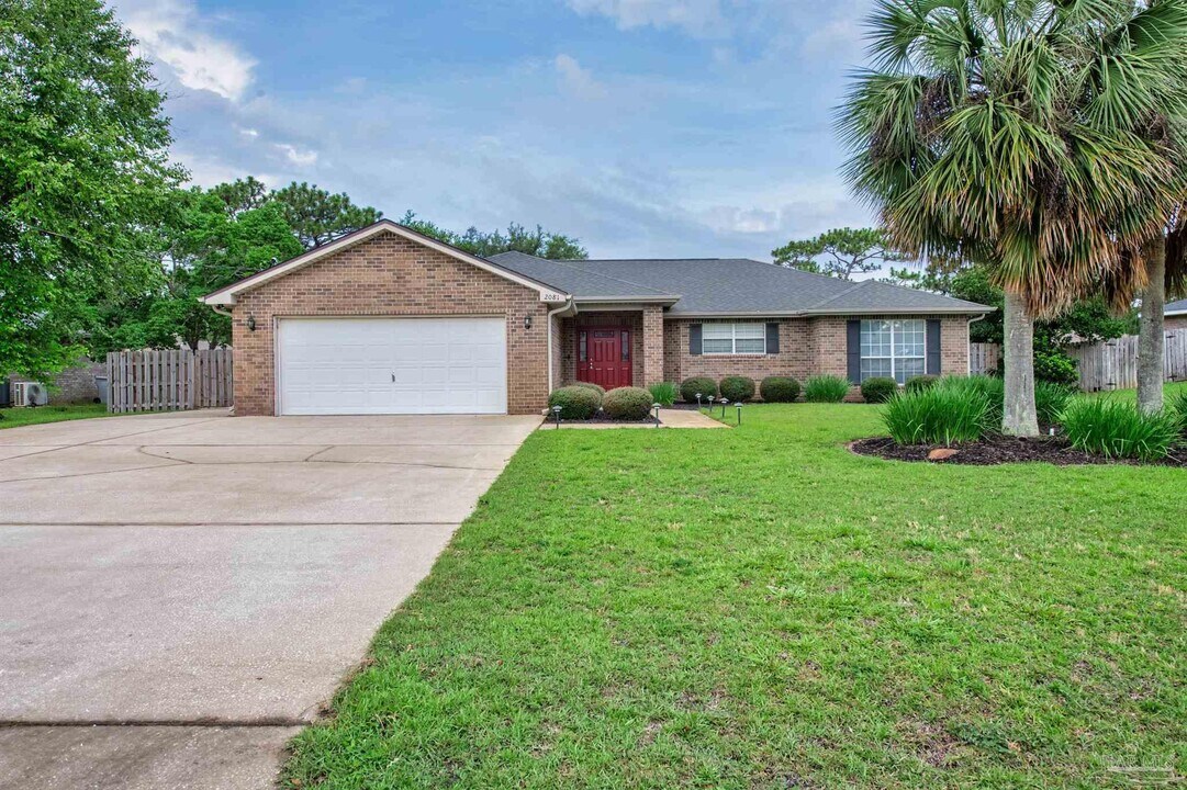 2081 Seagrape Dr in Navarre, FL - Building Photo