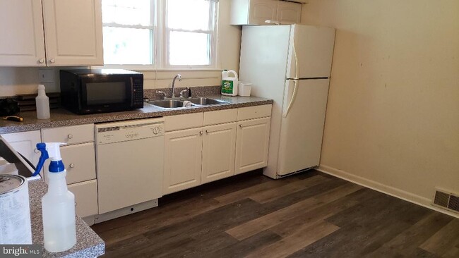 123 Harvard Rd in Glassboro, NJ - Building Photo - Building Photo