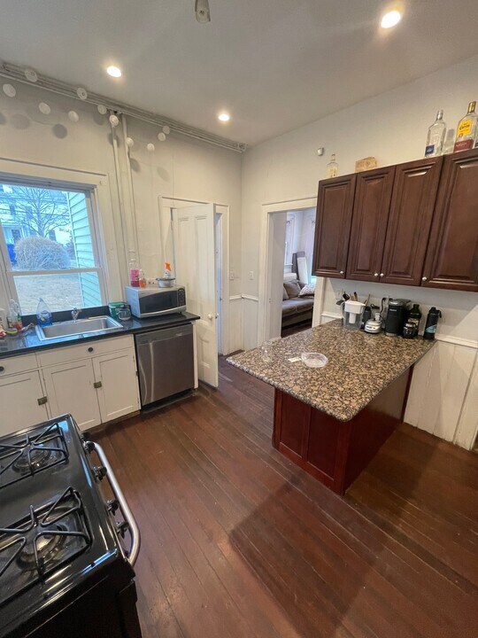 76 Curtis St, Unit 1 in Somerville, MA - Building Photo