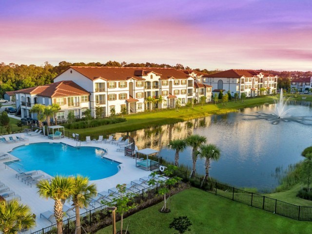 Venetian in Ft. Myers, FL - Building Photo