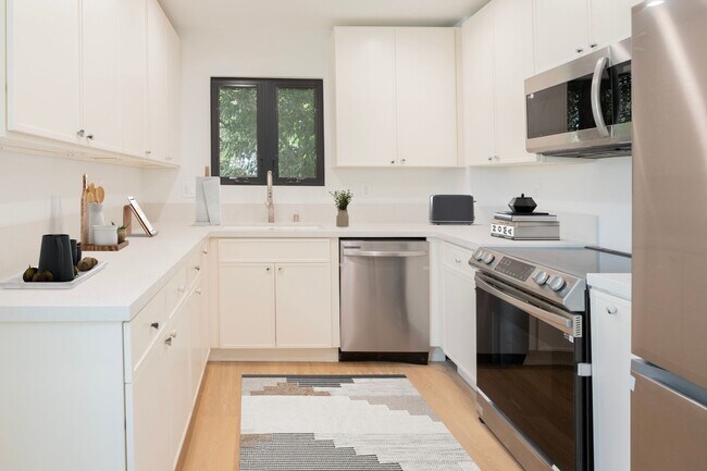 The Coastal Apartments in Santa Monica, CA - Building Photo - Building Photo