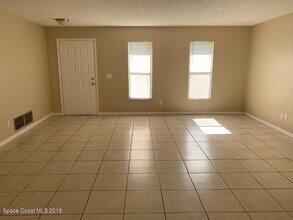 591 Borraclough Ave in Palm Bay, FL - Building Photo - Building Photo