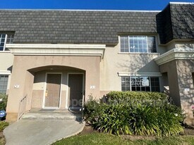 19142 Haynes St in Los Angeles, CA - Building Photo