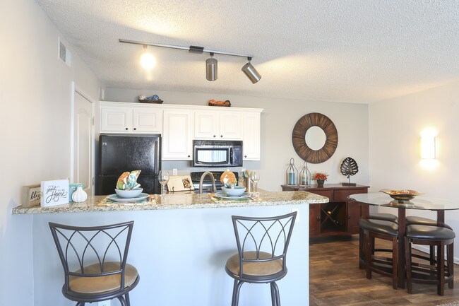 Pinegate in Merriam, KS - Foto de edificio - Interior Photo
