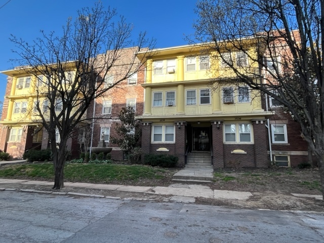 The Newport Apartments in Kansas City, MO - Foto de edificio