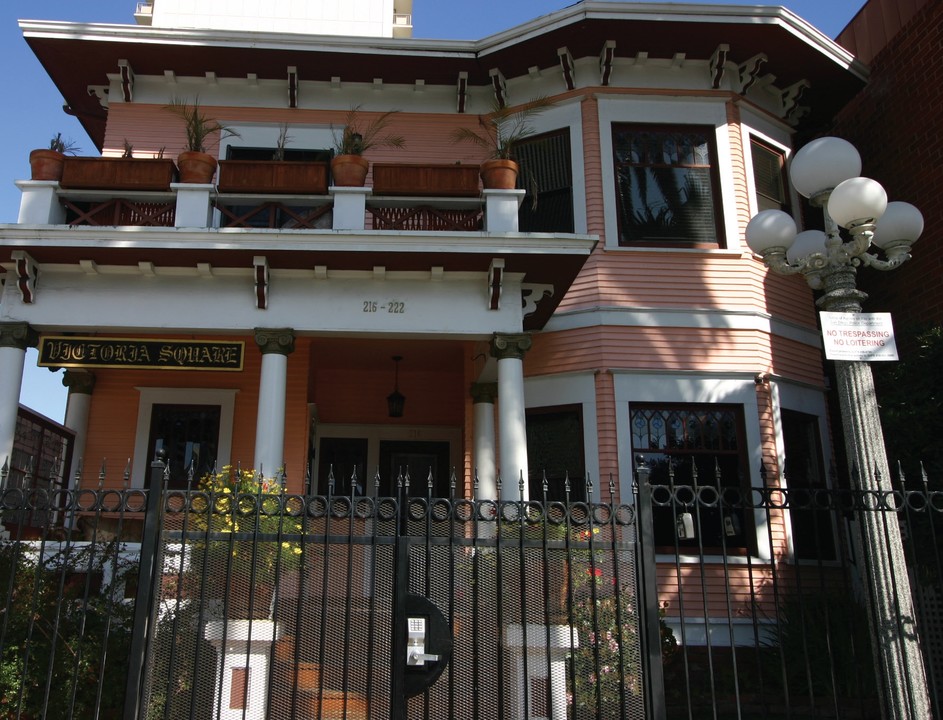 216-222 Ash St in San Diego, CA - Foto de edificio