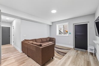 18751-18754 54 Ave in Surrey, BC - Building Photo - Building Photo