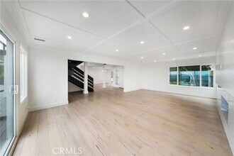 303 E Avenida Cordoba in San Clemente, CA - Building Photo - Building Photo