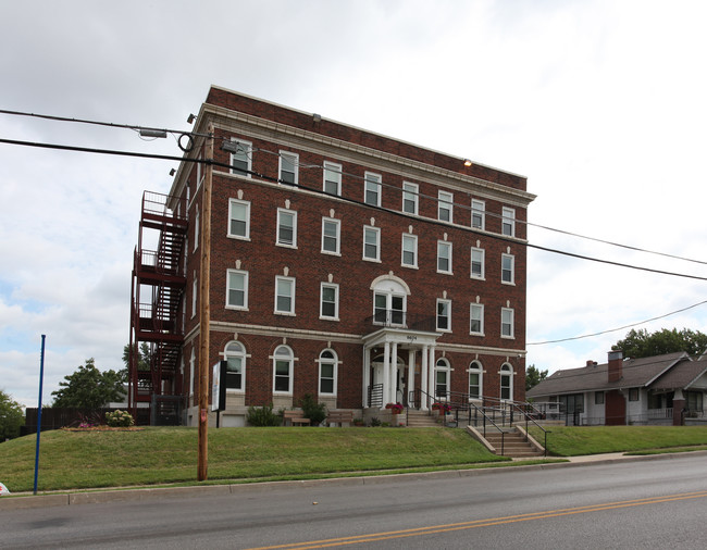 Sheffield Place in Kansas City, MO - Foto de edificio - Building Photo