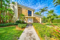 14540 Sailfish Dr in Coral Gables, FL - Foto de edificio - Building Photo