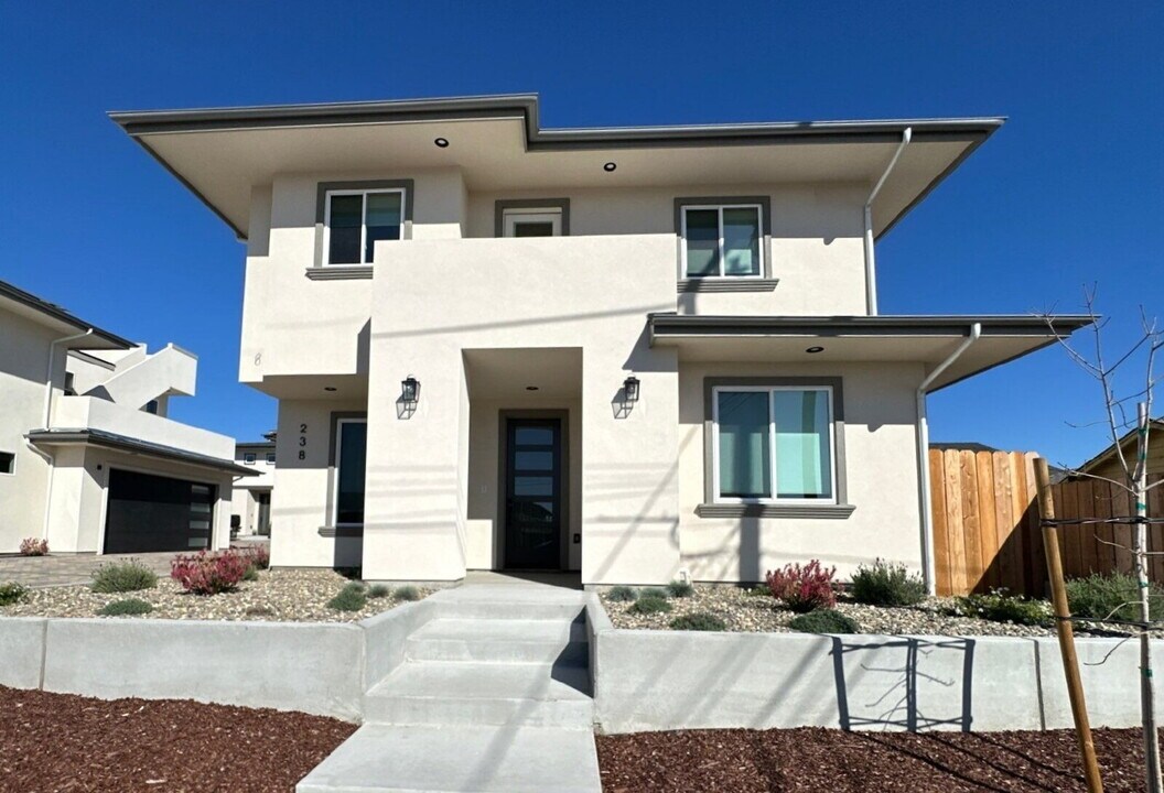 238 N 7th St in Grover Beach, CA - Building Photo