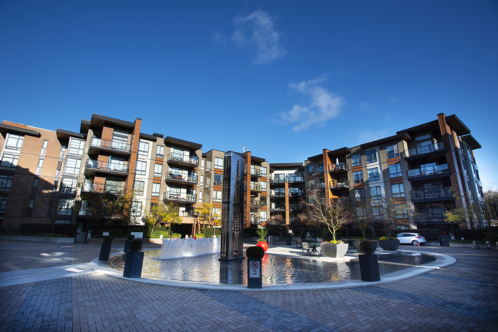 717 3rd St W in North Vancouver, BC - Building Photo