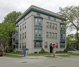 1503 N Humboldt Ave in Milwaukee, WI - Foto de edificio - Building Photo