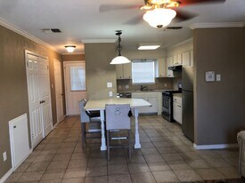 703 Chalet Ct in College Station, TX - Building Photo