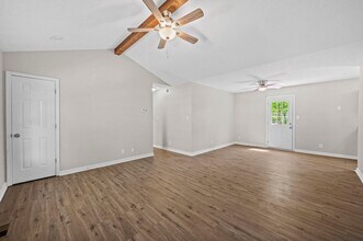 561 Jacquie Dr in Clarksville, TN - Building Photo - Building Photo