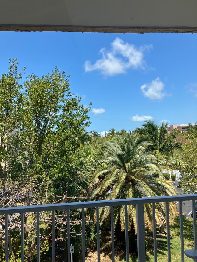 property at 3930 S Roosevelt Blvd