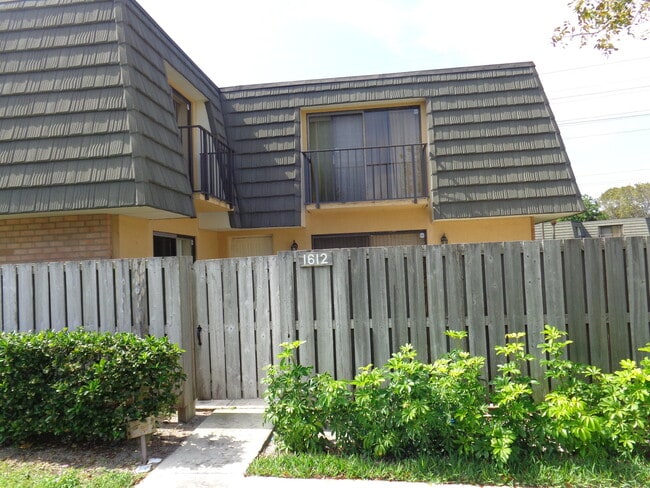 1612 16th Way in West Palm Beach, FL - Building Photo - Building Photo