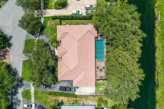 16320 SW 77th Ave in Palmetto Bay, FL - Building Photo - Building Photo