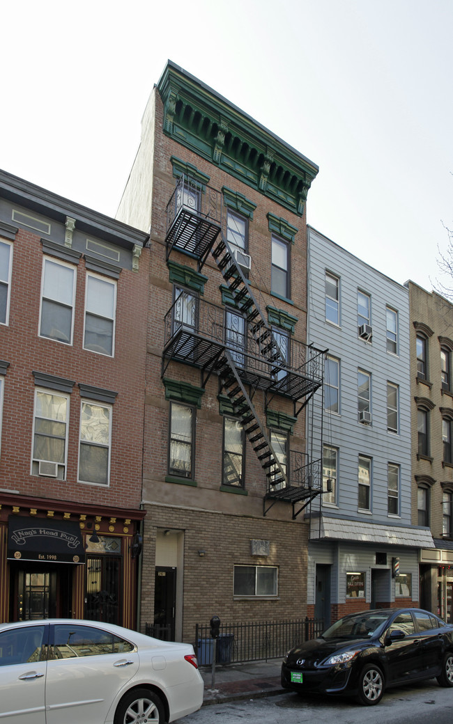 361 1st St in Hoboken, NJ - Foto de edificio - Building Photo