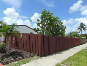 1230 N 70th Terrace in Hollywood, FL - Building Photo - Building Photo