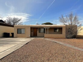 809 Dakota St SE in Albuquerque, NM - Building Photo