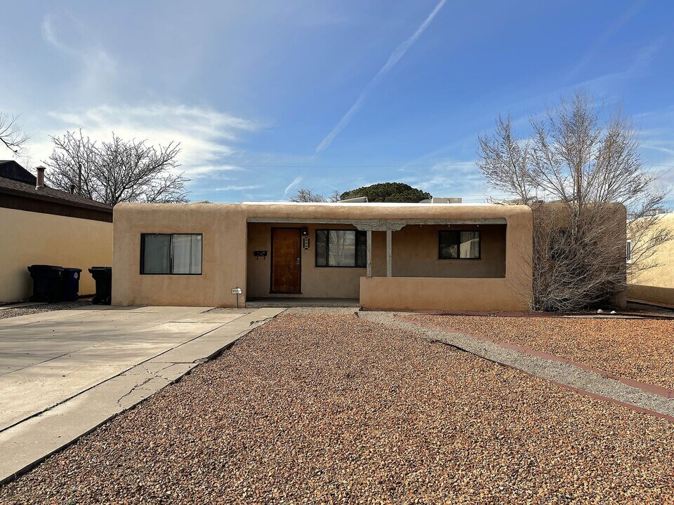 809 Dakota St SE in Albuquerque, NM - Building Photo