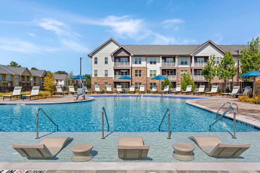 The Averly Collins Hill in Lawrenceville, GA - Foto de edificio