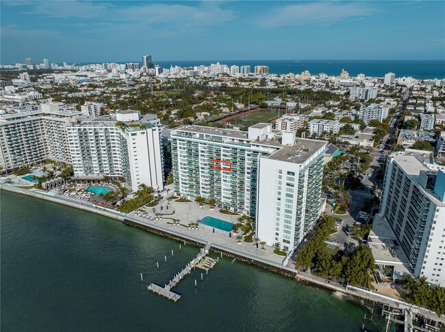 1000 West Ave, Unit 1116 in Miami Beach, FL - Building Photo - Building Photo